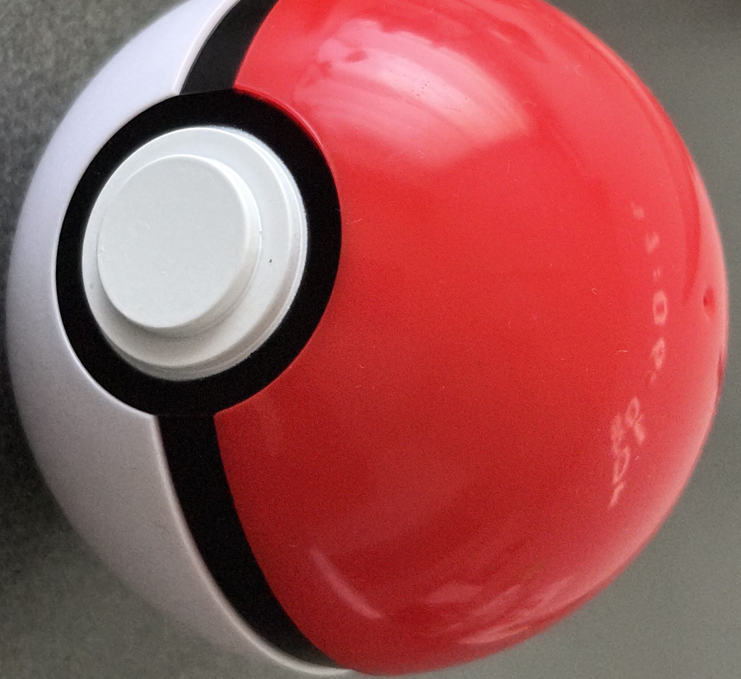 iPhone 17の2倍カメラで撮影したモンスターボール