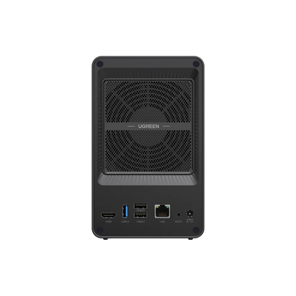 UGREEN NASync DXP2800 GTの背面(メーカー提供画像)