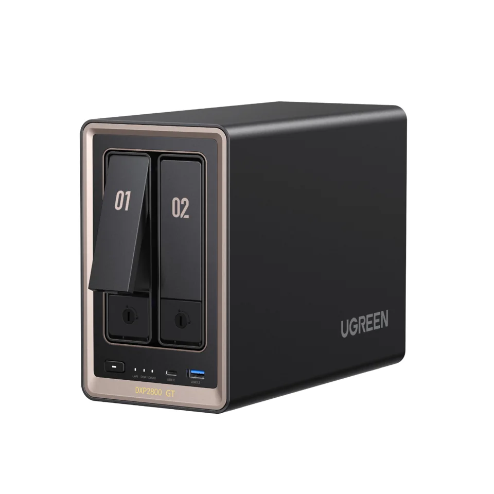 UGREEN NASync DXP2800 GTのトレイを引き出した正側面(メーカー提供画像)